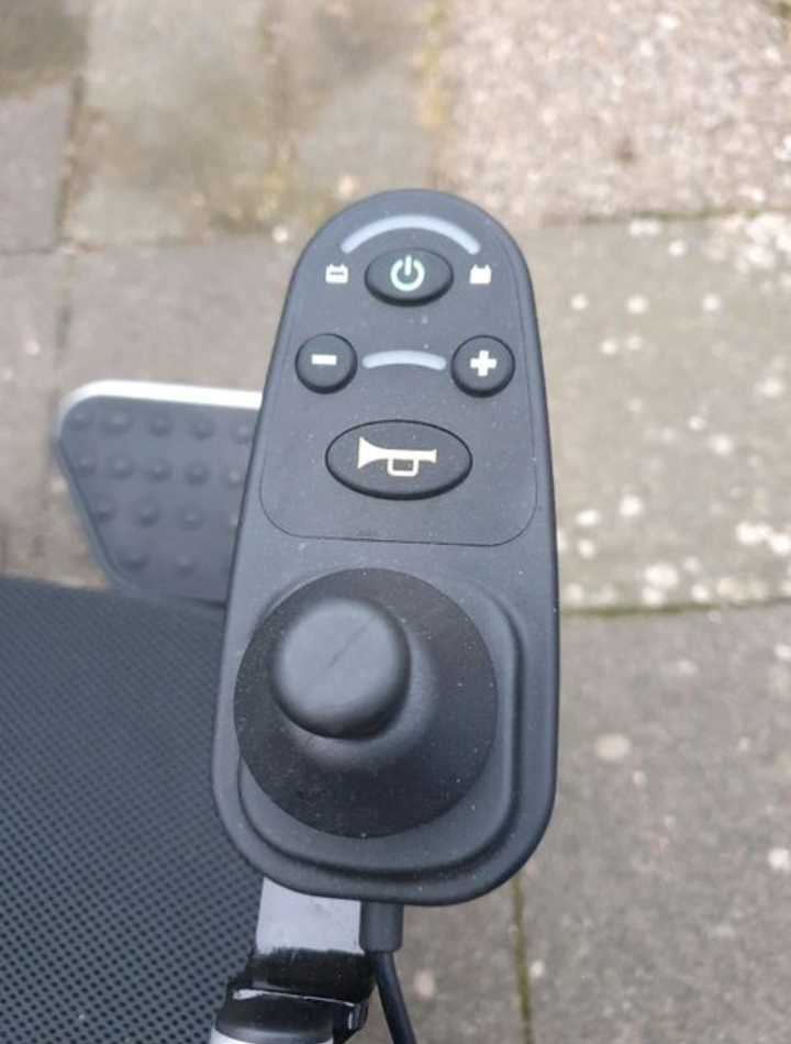 Je vends ce fauteuil roulant électrique