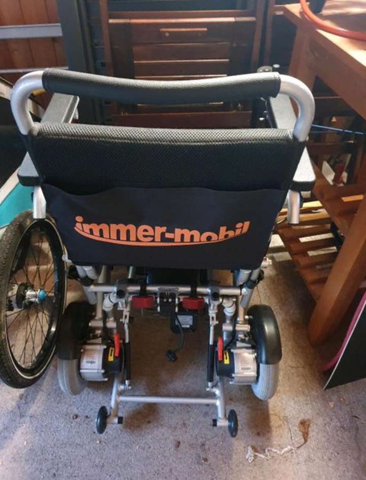 Je vends ce fauteuil roulant électrique - Miniature 10