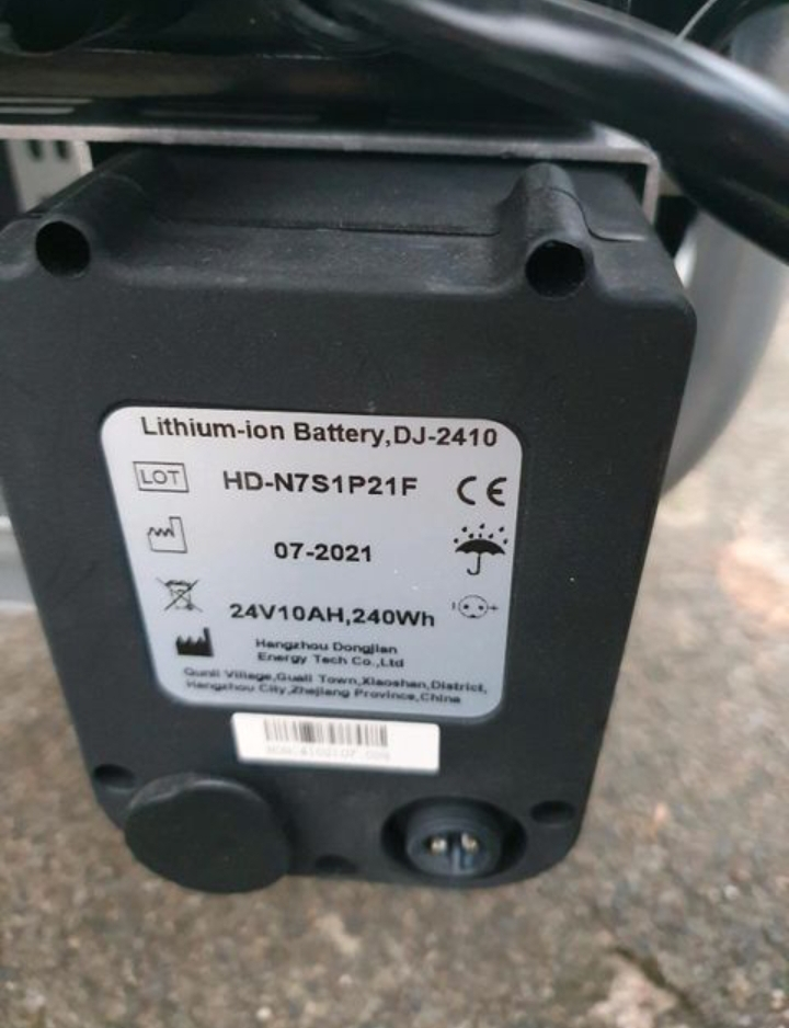 Je vends ce fauteuil roulant électrique - Miniature 6