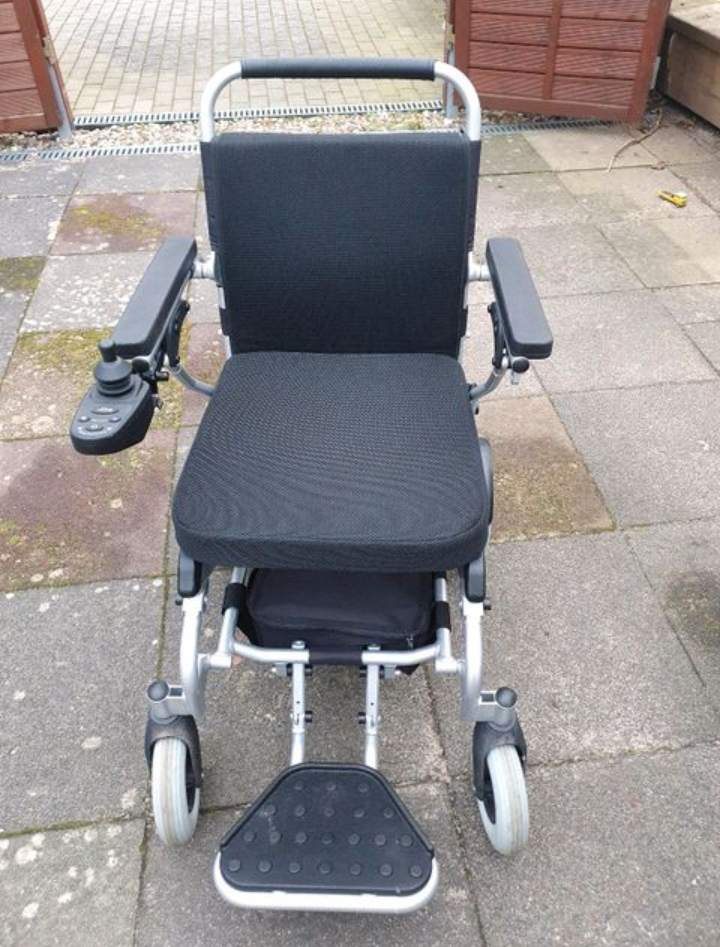 Je vends ce fauteuil roulant électrique - Miniature 8