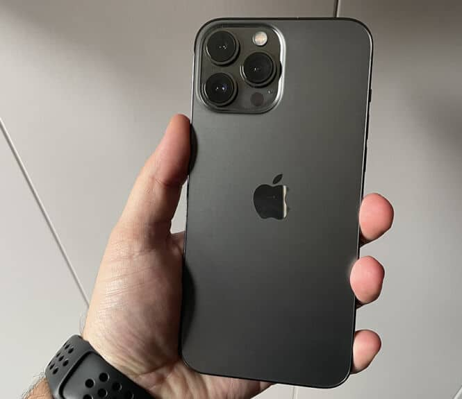 Vente d'un iPhone 14 pro max ou troc contre un iphone 12
