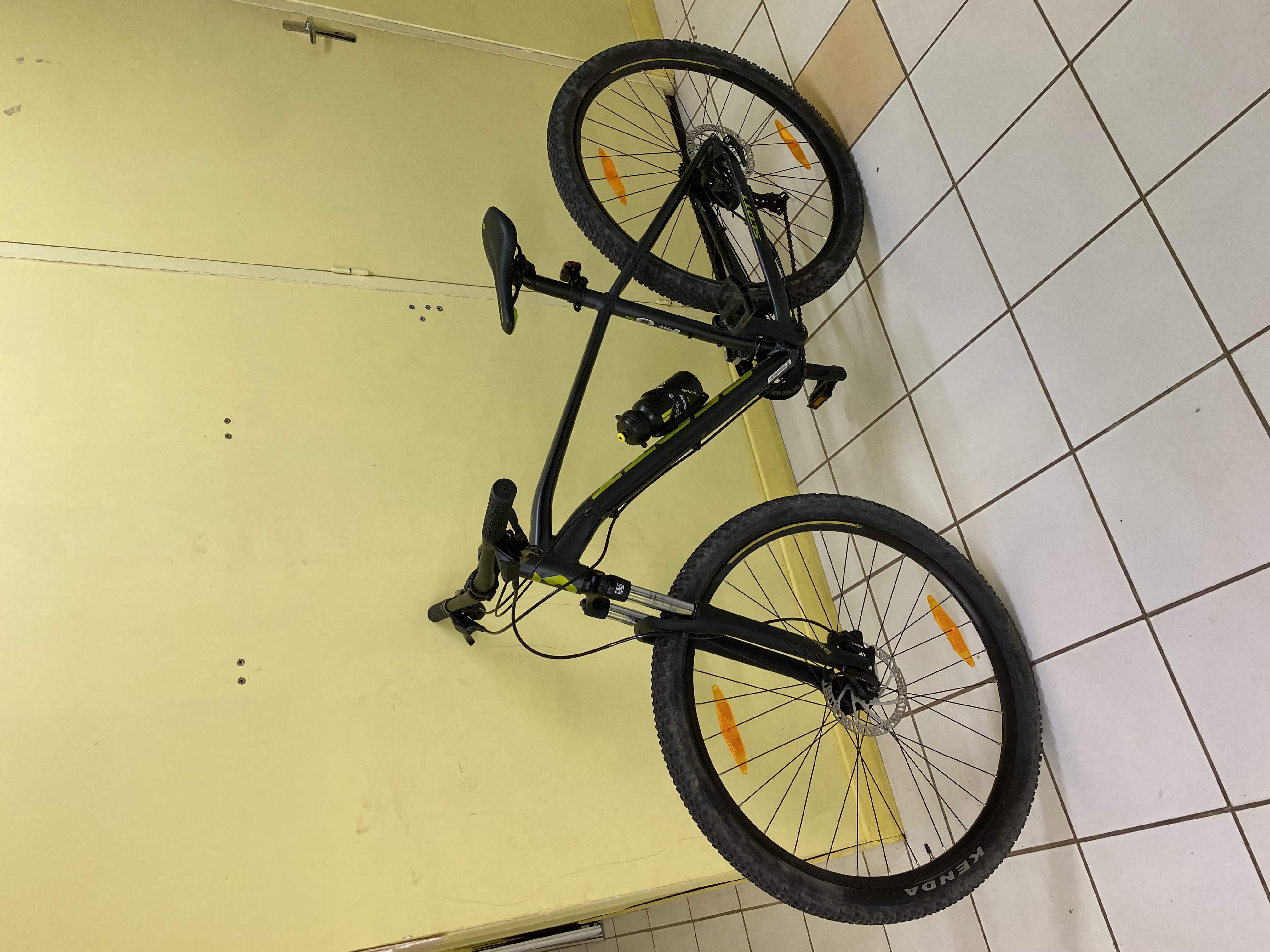 Vend mon vélo Scott. Intéressé envoyer un message.