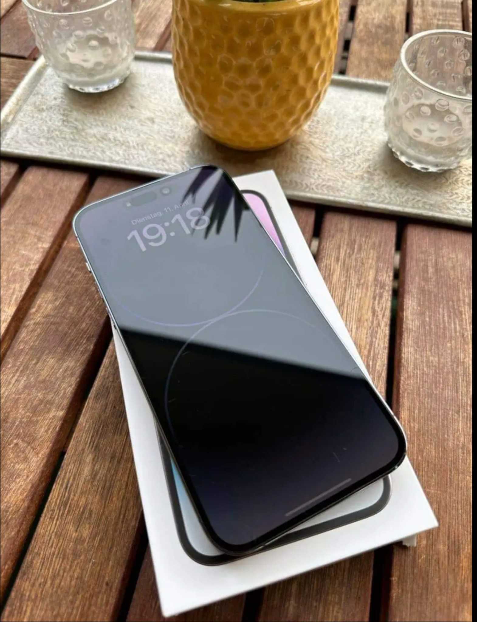Je vend mon iphone 15 pro Max, sans fissures, en bon état