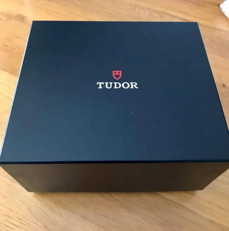 Montre Tudor en argent tout neuf