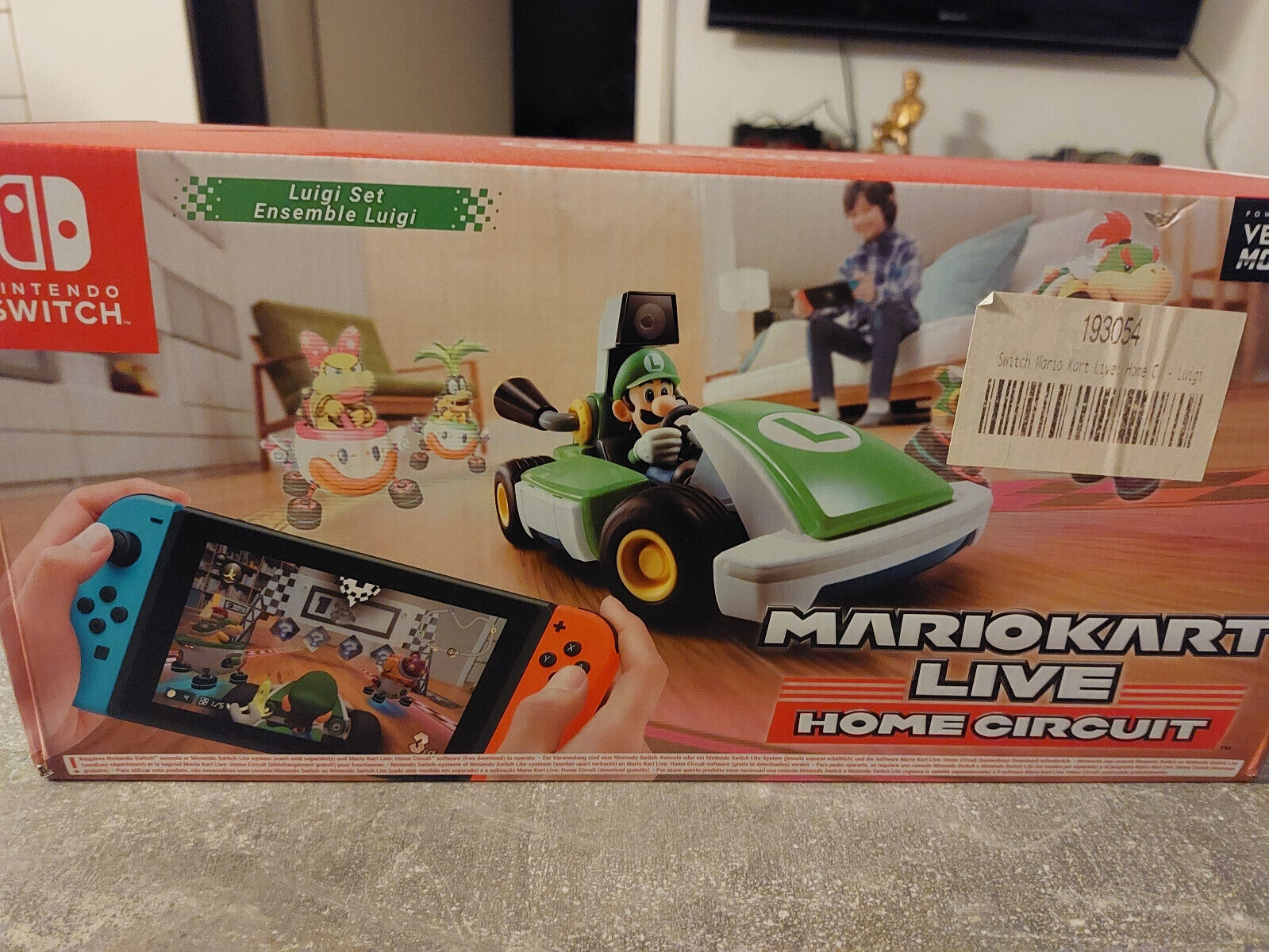 Nintendo switch à deux manettes avec des jeux - Miniature 2