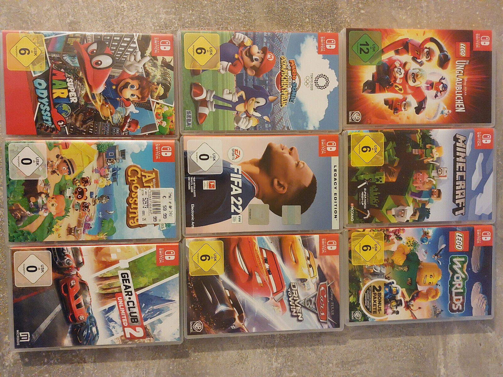 Nintendo switch à deux manettes avec des jeux