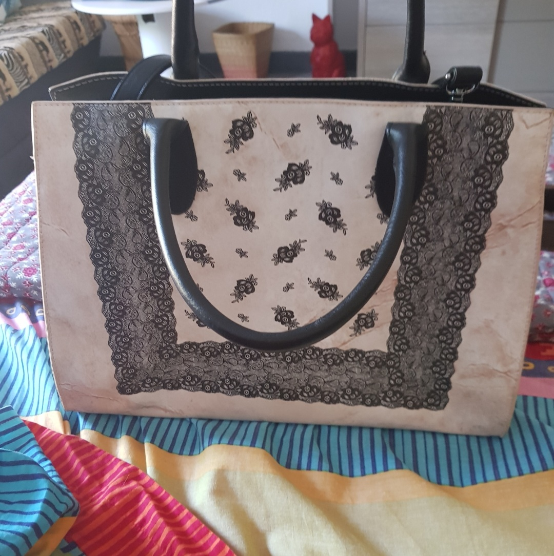 Sac beige et noir