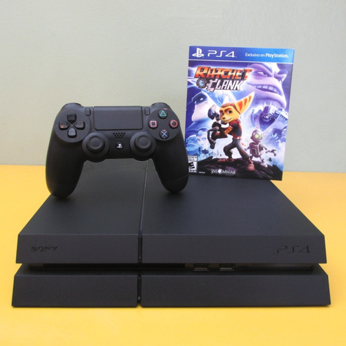 PS4 avec les deux manettes