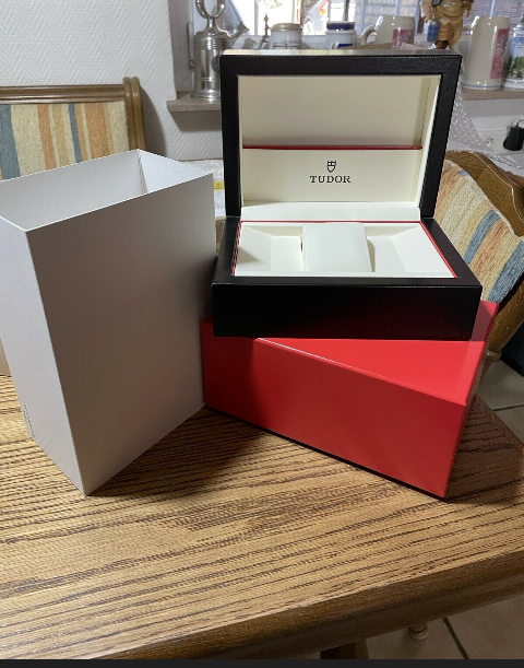 Tudor  box