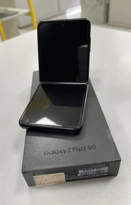 Samsung Galaxy Zflip3 5G / 256 GB