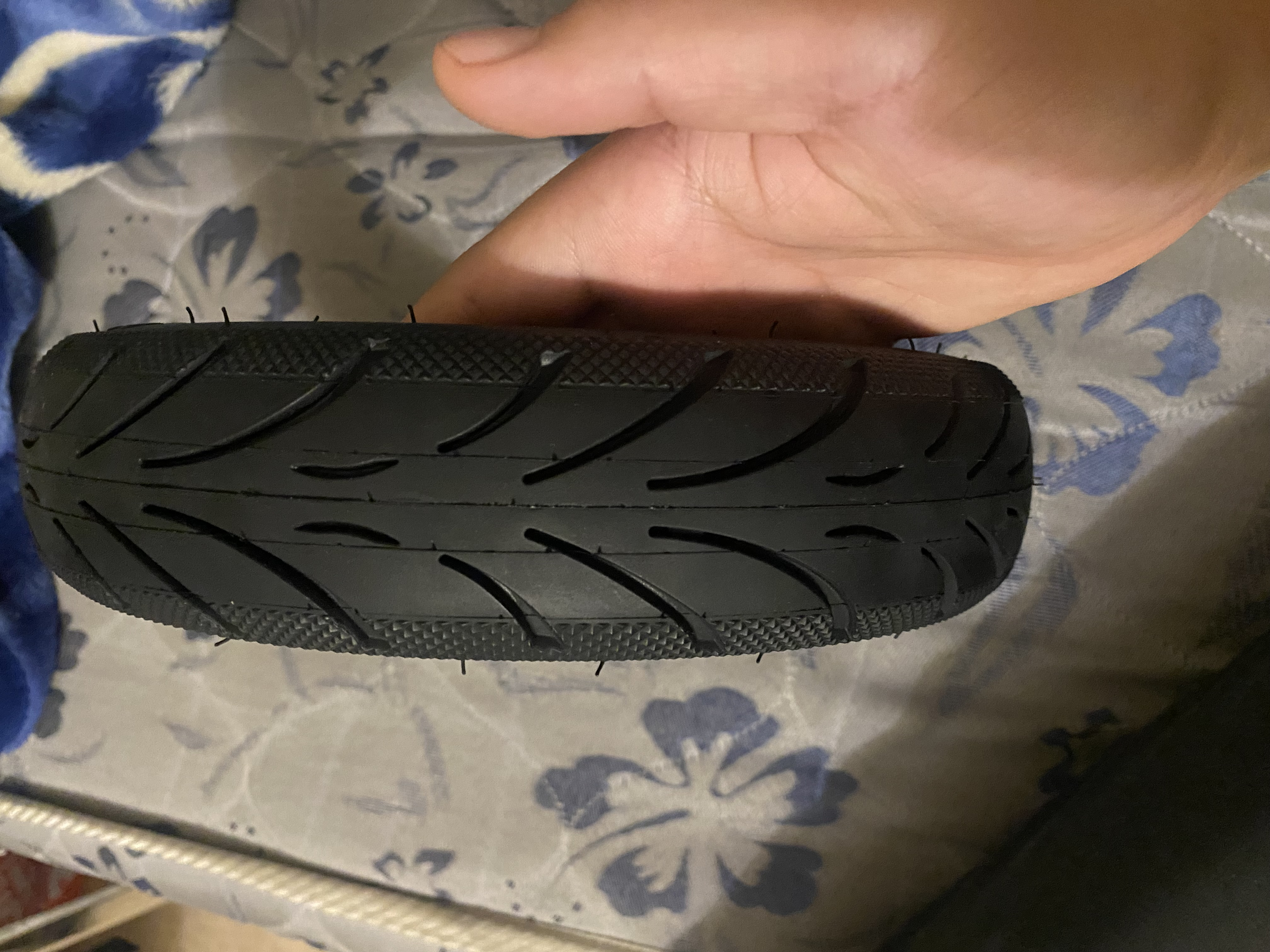 Pneu de trottinette électrique