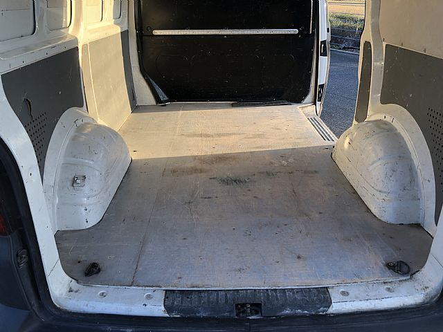 VOLKSWAGEN TRANSPORTER FOURGON TOLE LONG BAS 3.0T 2.0 TDI 102 - Miniature 2