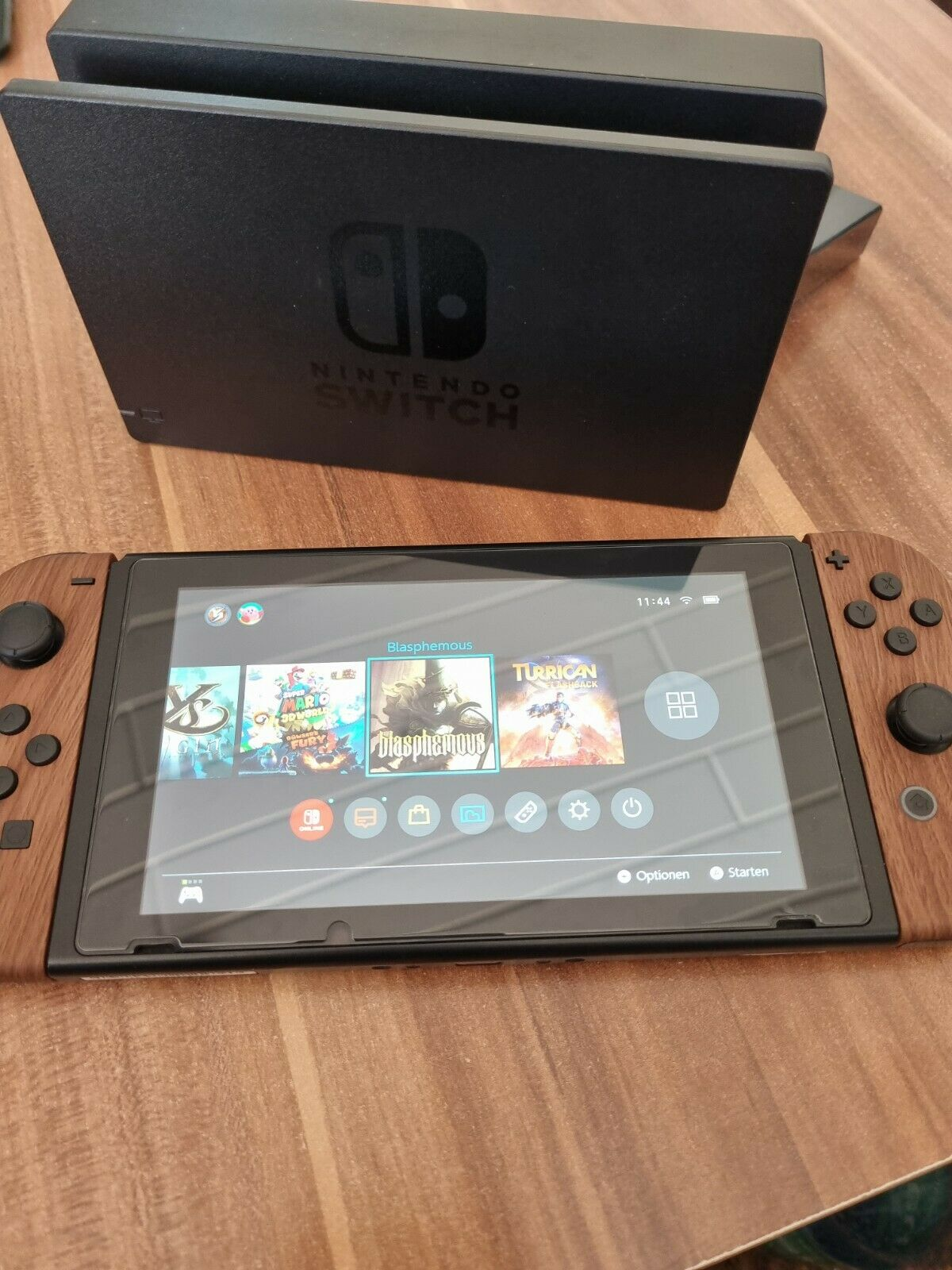 Console Nintendo Switch 32 Go - Rouge fluo/Bleu fluo.