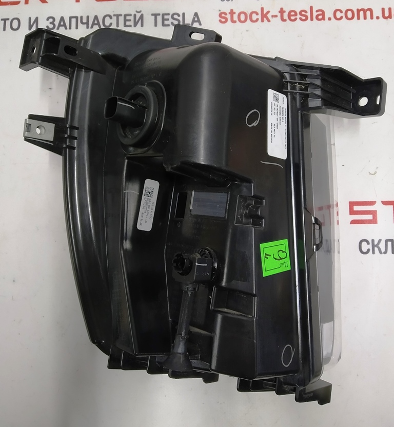Feu antibrouillard gauche UP-LEVEL Tesla 1034326-00-A