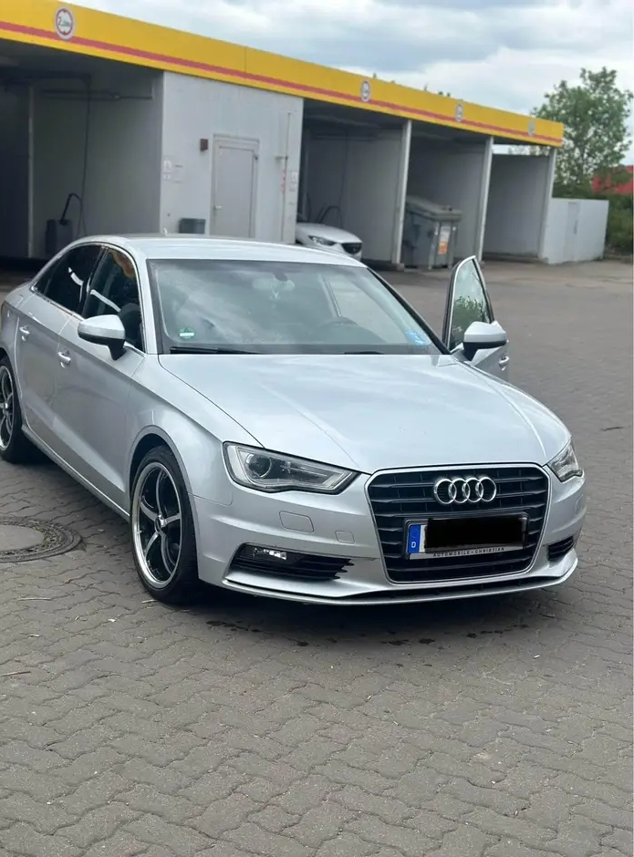Je vends ma voiture de luxe berline Audi A3 2.0 - Miniature 4