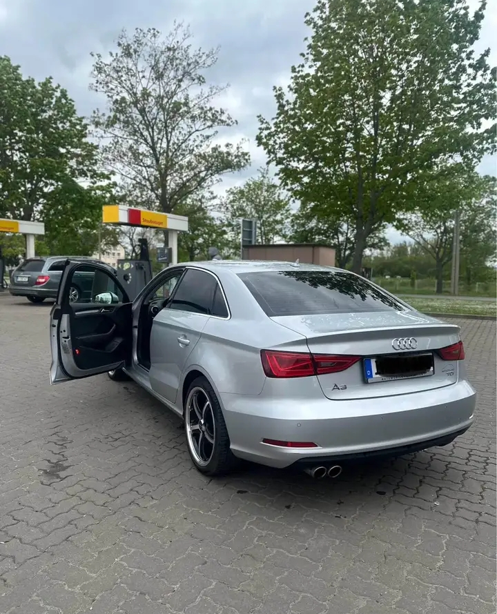 Je vends ma voiture de luxe berline Audi A3 2.0 - Photo 1