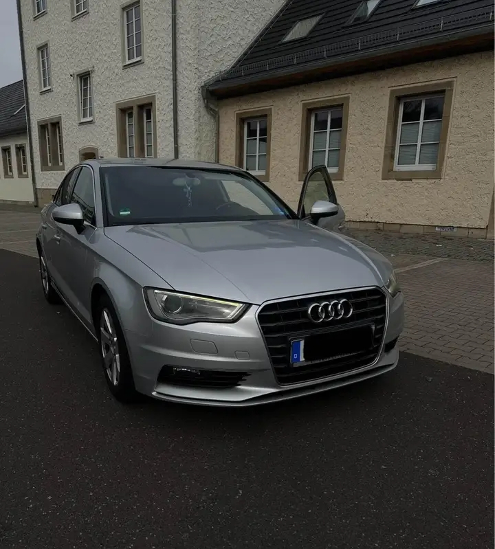 Je vends ma voiture de luxe berline Audi A3 2.0 - Miniature 5