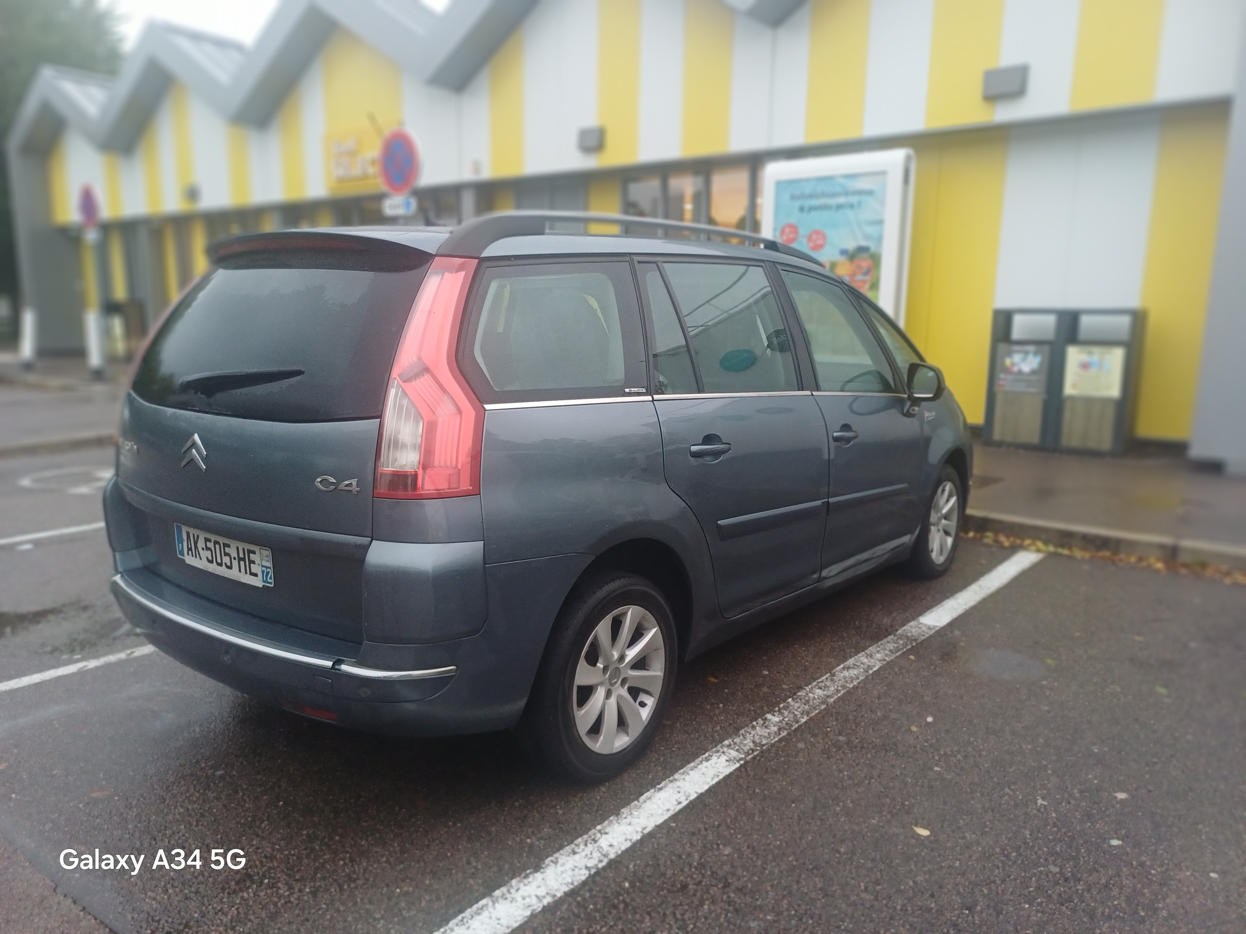 CITROËN C4 Grand Picasso 2.0 HDI 136CH BVA à vendre - Miniature 2