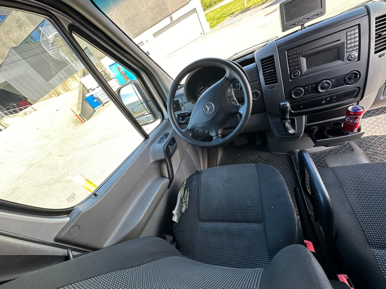 Mercedes Benz Sprinter à vendre sur bon prix et bien clean - Miniature 4