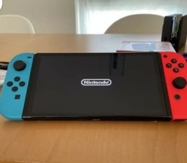Nintendo Switch en bon état avec les accessoires - Miniature 2