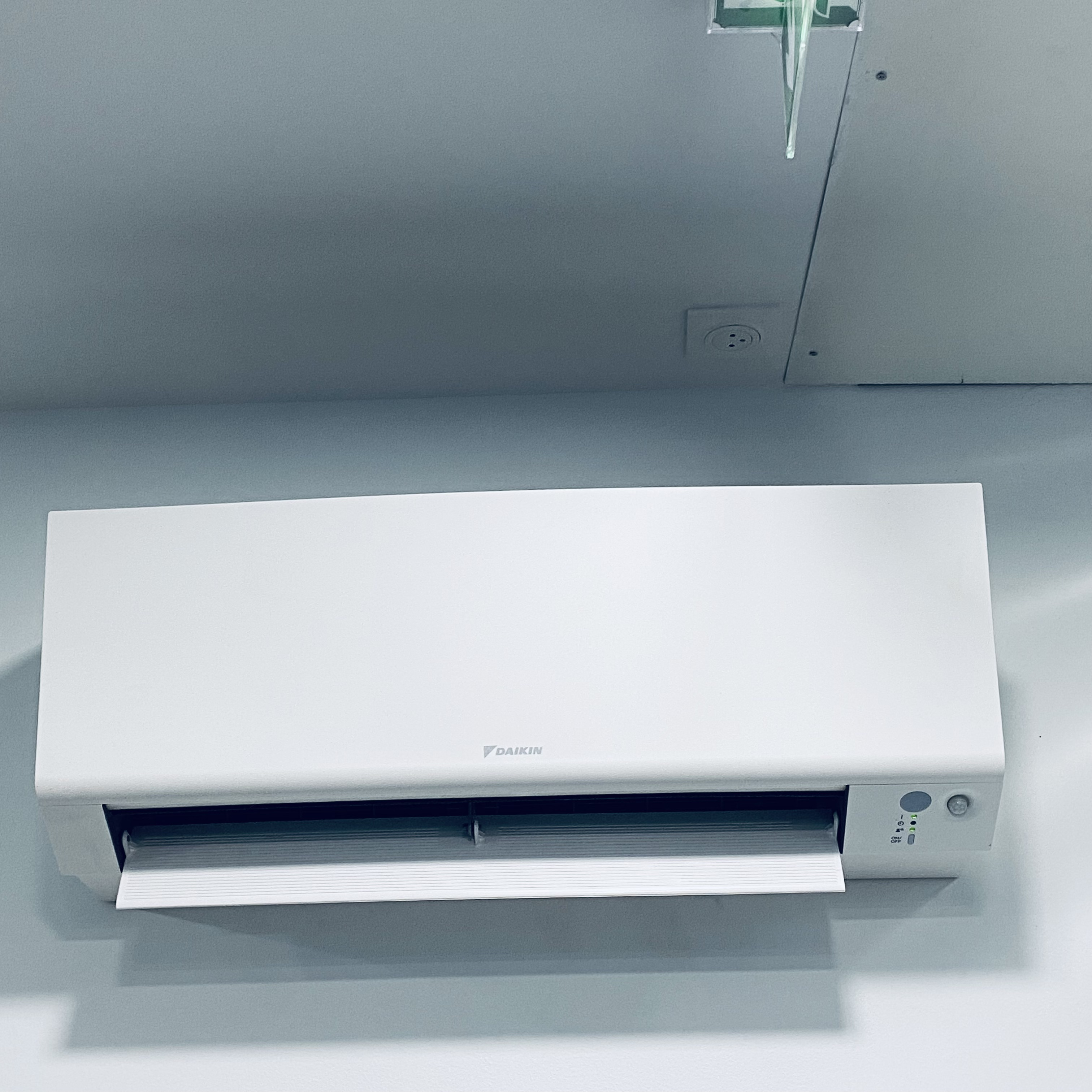 Climatiseur réversible Daikin Perfera 3,5 kW à vendre - Miniature 3