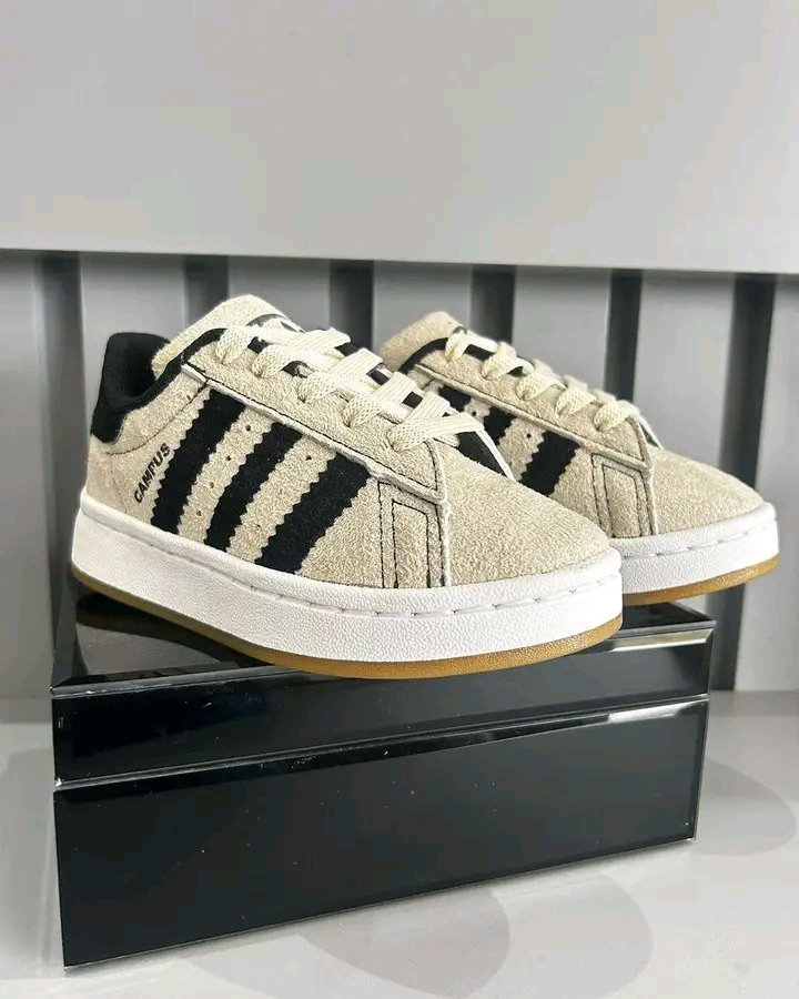 Disponible des baskets adidas - Miniature 4
