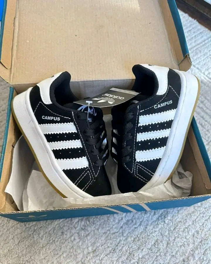 Disponible des baskets adidas - Miniature 3