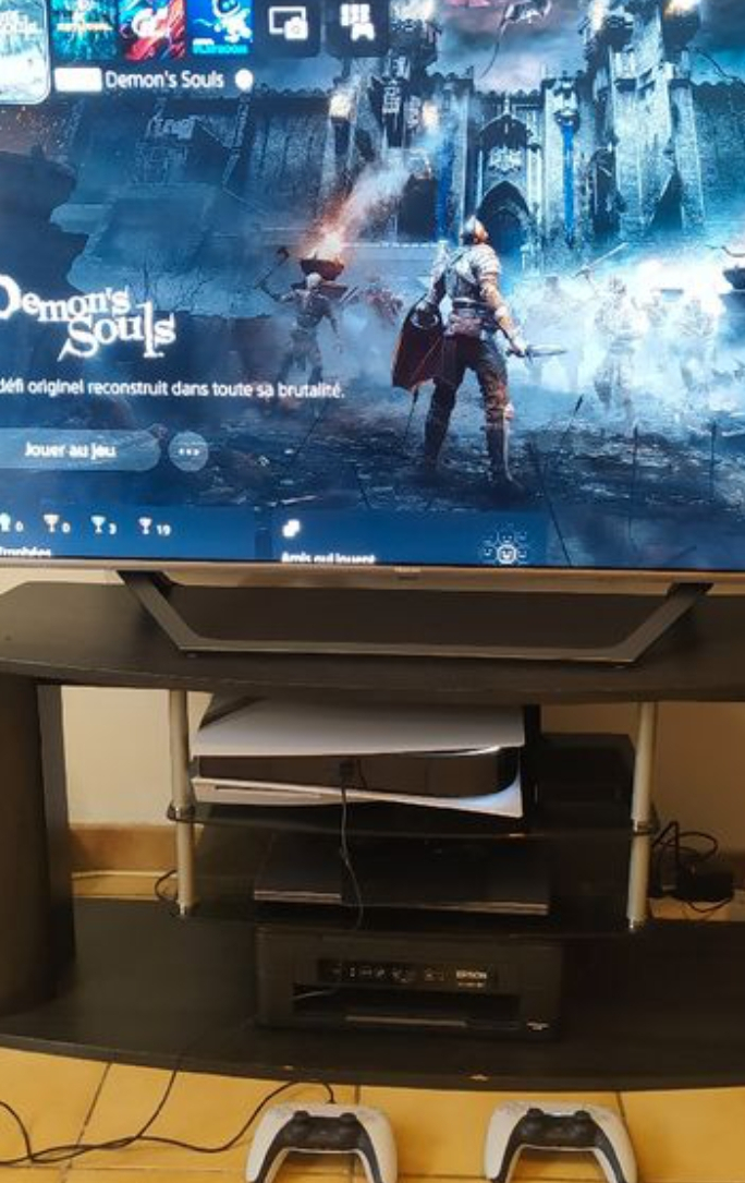 Sony ps5 sous garantie,+2 manette et 4 jeux