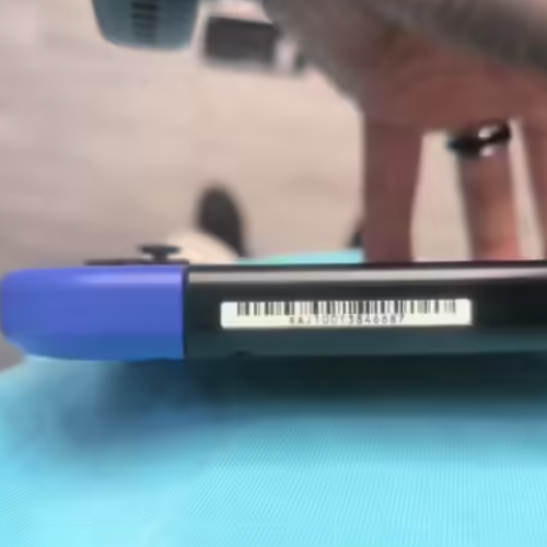 Console Nintendo Switch V2 (1.1) Avec 1 Joy-Con Rouge Néon + 1 Joy-Con Bleu Néon
