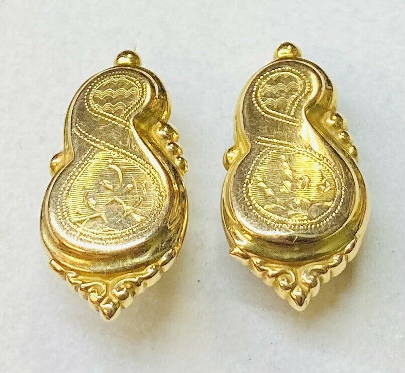 Boucles d'oreilles en or jaune.