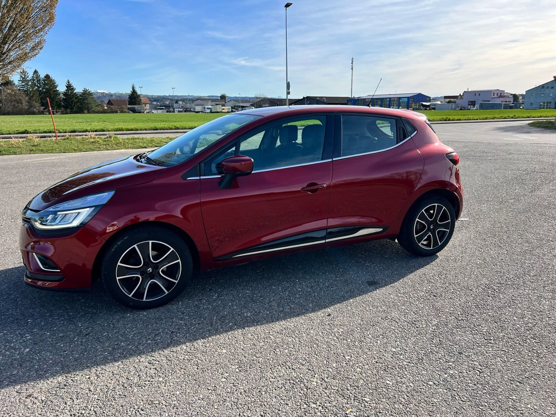Cette voiture est toujours disponible à vendre