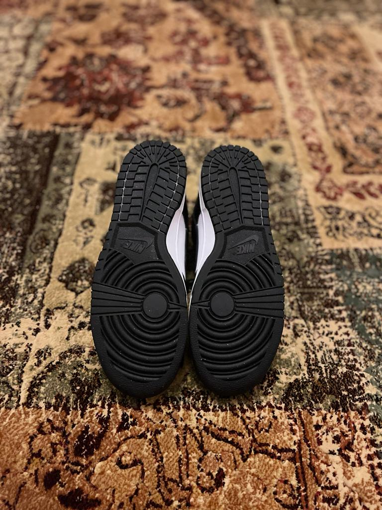 Dunk low black and white